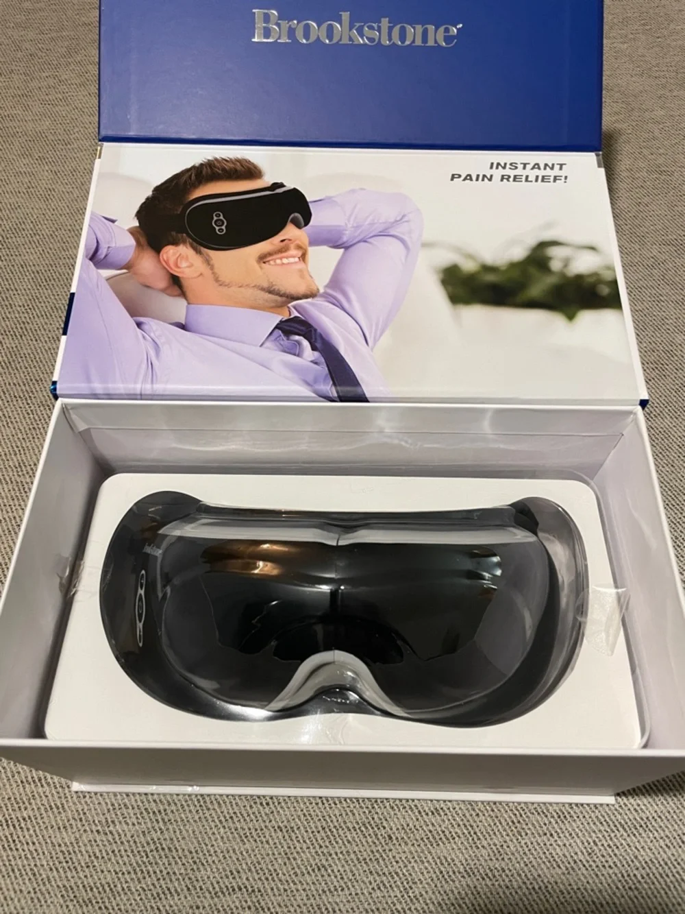 Brookstone Black Heating & Vibrating Eye Massager NWT